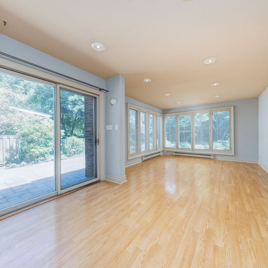 For Lease - 425 Broadway Avenue, Toronto, Ontario - Photo 1