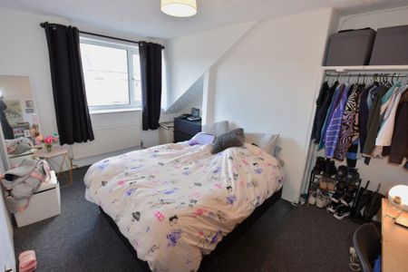 2 bedroom House in Brudenell Street, Leeds - Photo 5
