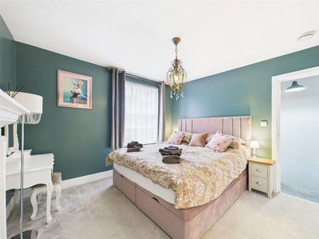3 bedroom end of terrace house to rent - Photo 3