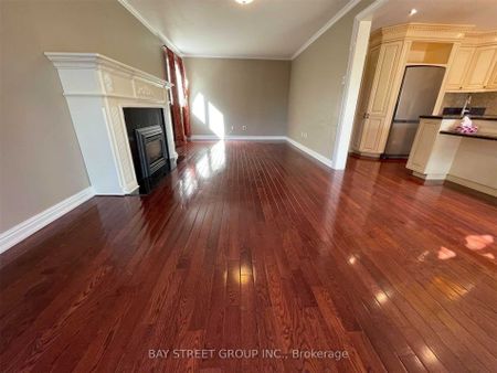 For Lease - 2079 Pineview Drive, Oakville, Ontario - Photo 2