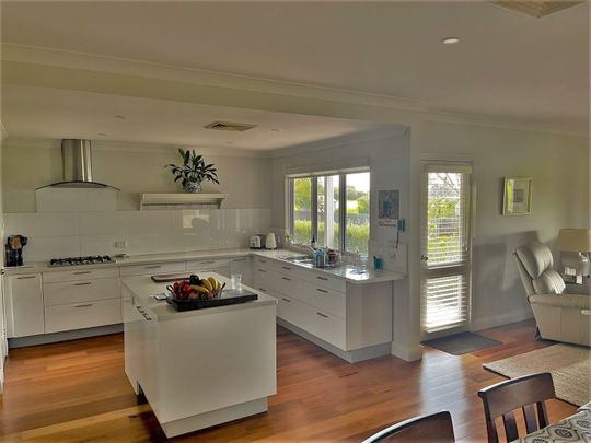 QUALITY LARGE RURAL HOMESTEAD WITH MODERN FIXTURES AND FITTINGS - Photo 1