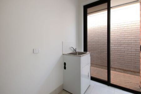 Spacious, Stylish, Modern Four Bedroom Home in Munno Para West! - Photo 5