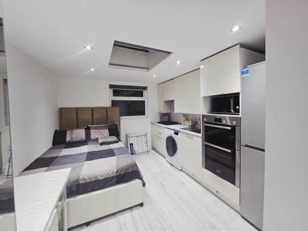 Studio to rent - Photo 3