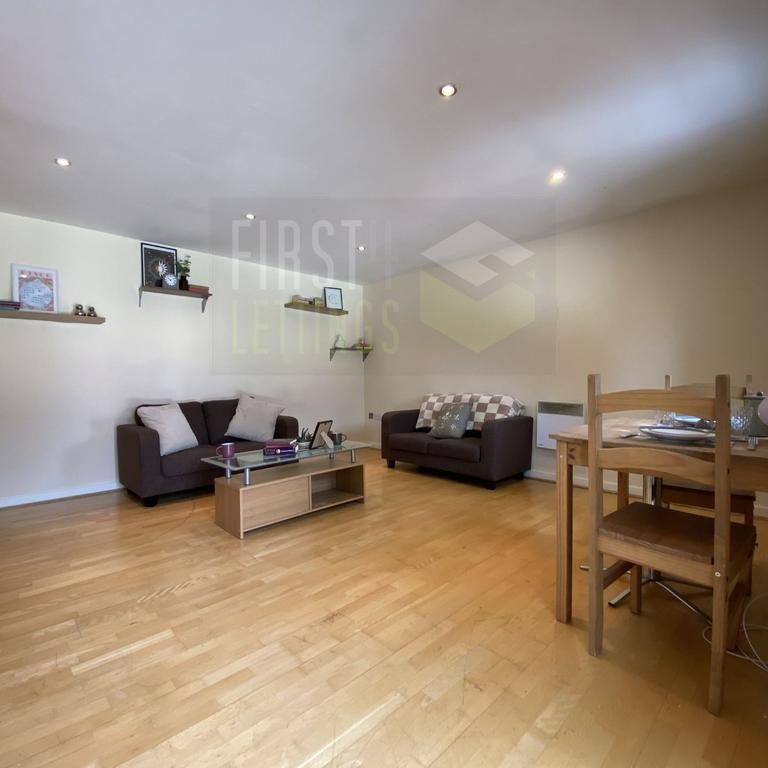 2 bedroom flat to rent - Photo 1
