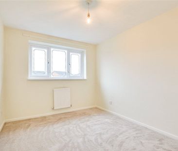 A three bedroom detached family home with an integrated garage and ... - Photo 2