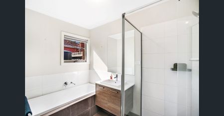 MODERN 3 BEDROOM LOW MAINTENANCE HOME - Photo 4