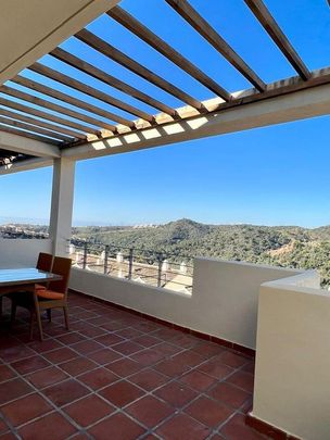 2 bedroom luxury penthouse for rent in Estepona, Andalusia - Photo 1