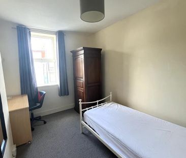 4 bedroom terraced house to rent - Photo 4