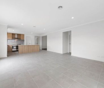 Spacious & Comfortable Family Living in a Convenient Location - Photo 1