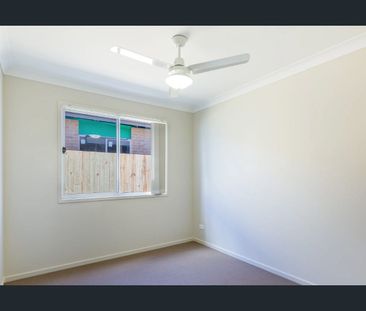 2 BEDROOM DUPLEX IN PARK RIDGE - Photo 2