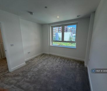3 bedroom flat to rent - Photo 3