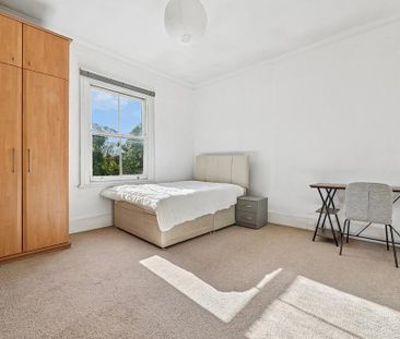4 bedroom flat to rent - Photo 5