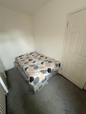 6 Edinburgh Street, Belfast, BT9 7DS - Photo 3