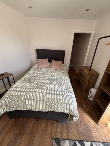 The Den in Fifield - Photo 3