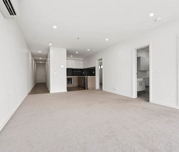 SIMPLE LIVING, IN PRIME LOCATION. - Photo 1