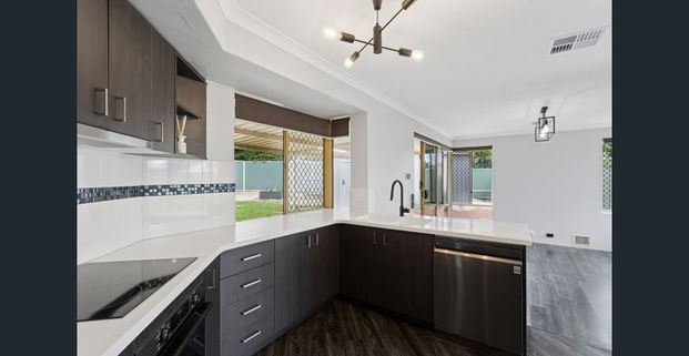 Immaculate , modern property with a large powered workshop - Photo 1