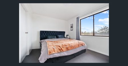 Spacious Living! - Photo 5