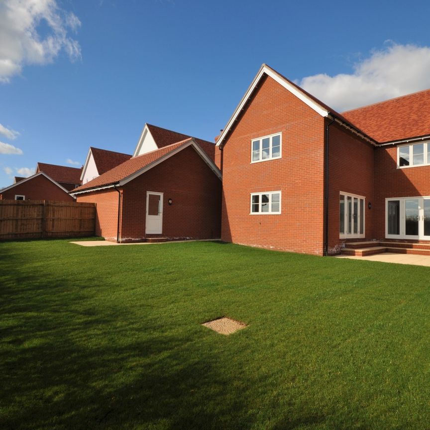 Beautifully Presented & Newly Built Detached House in White Colne - Photo 1