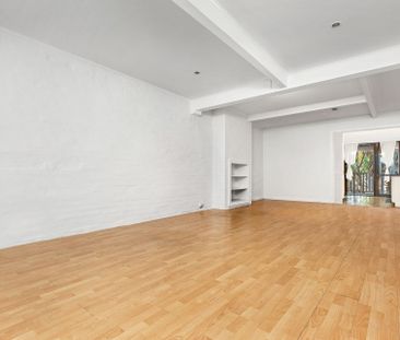 Character Spacious Studio Apartment - Photo 6