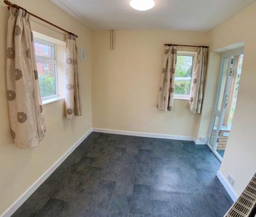 2 bedroom semi-detached bungalow to rent - Photo 6