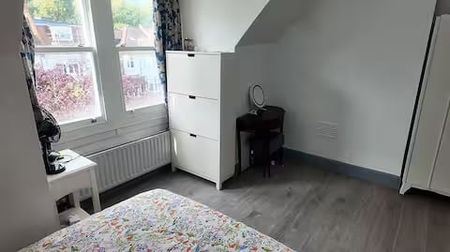 1 Bed Flat, Vineyard Hill Road, SW19 - Photo 4