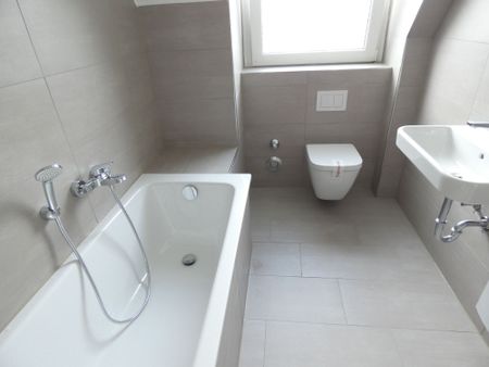 Gemütliche Dachgeschosswohnung in ruhiger Lage – wird aktuell modernisiert - Photo 2