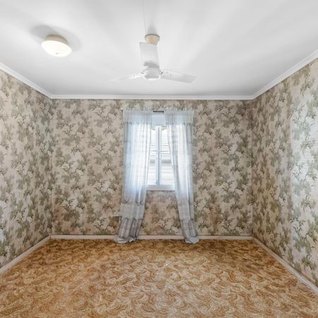 Spacious Queenslander with Sleepouts, Huge Shed & Prime Location - Photo 3