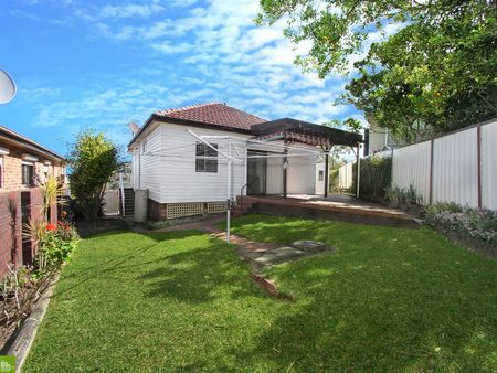 51 London Drive, WEST WOLLONGONG NSW 2500 - Photo 3