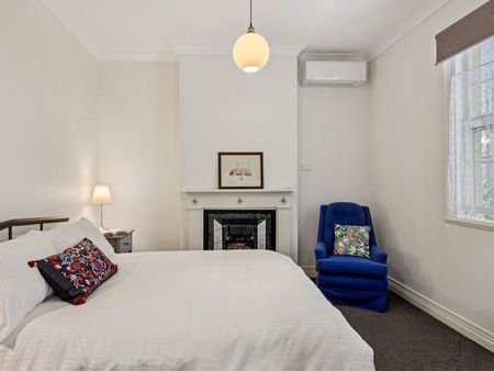 Unique Heritage Style One Bedroom Unit - Photo 3