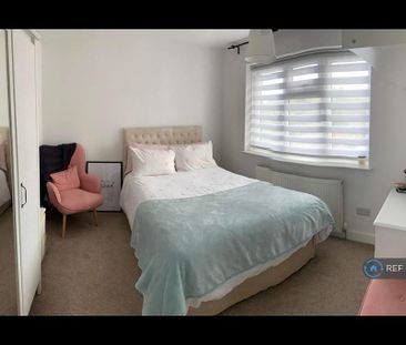 3 bedroom end of terrace house to rent - Photo 3
