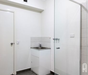 FOR LEASE – Modern 4-Bedroom Townhouse in Croydon North - Photo 5