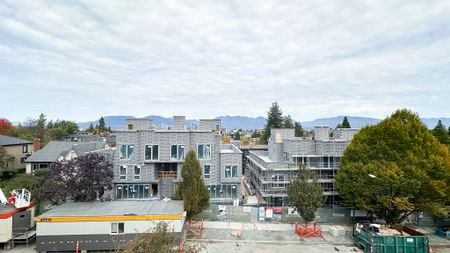 Luxurious Townhouse With Breathtaking Mountain Views In South Cambie - Photo 3