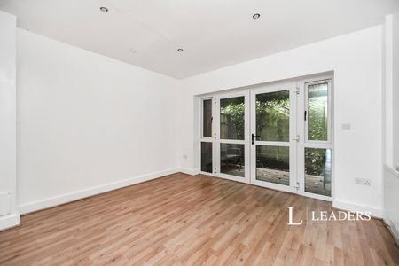 4 bedroom house to rent London Road, Patcham, Brighton, East Sussex, BN1 - Photo 2