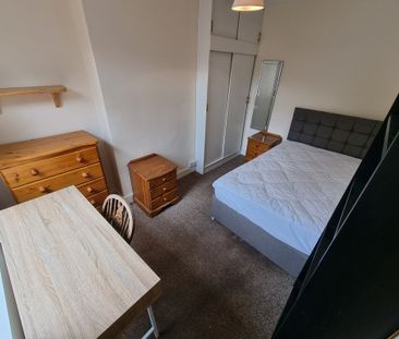 4 Bed Student Accommodation - Photo 3