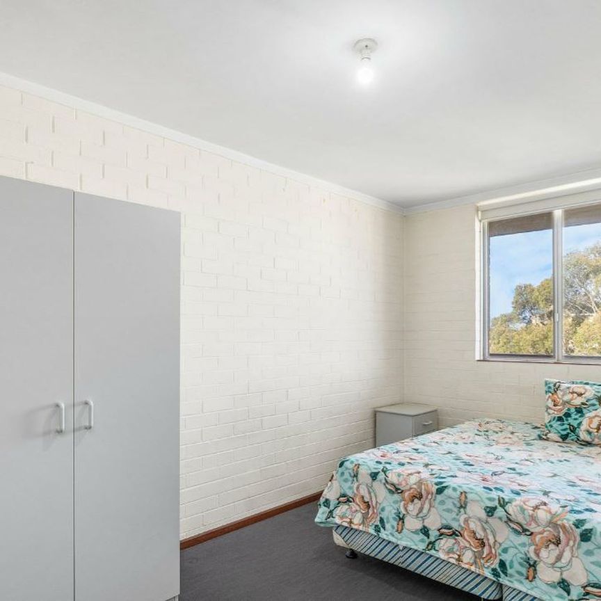 Convenient location. - Photo 1