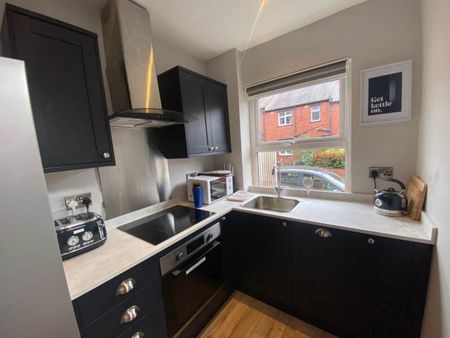 Sunnybank Avenue, Horsforth, - Photo 2