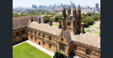 Renovated 3 Bedroom Terrace with Attic – Prime City Location - Photo 4