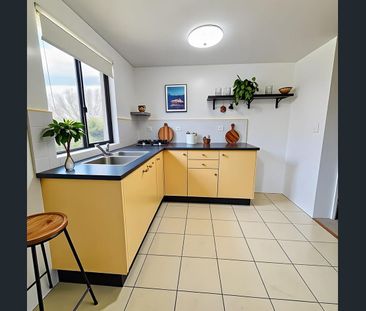 Top floor beauty !!! - Photo 2