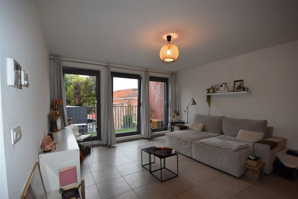 Lichtrijk 1-slaapkamerappartement met staanplaats in Hamme - Foto 1