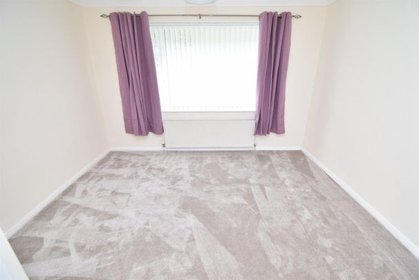 Cherry Tree Crescent, Walton, Wakefield - Photo 1