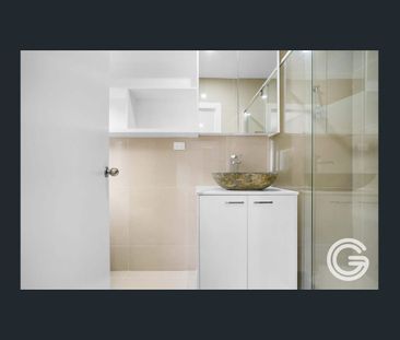 Spacious Family Home with Huge Backyard & Ample Parking – Prime St ... - Photo 6