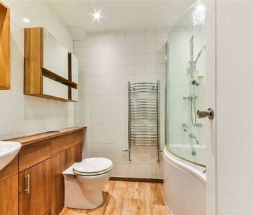 Recently decorated two bedroom house to rent in Canary Wharf. - Photo 4