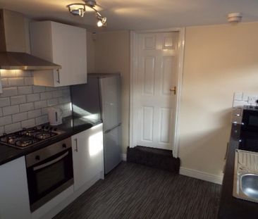 Fantastic 4 Bedroom Student House - Photo 5