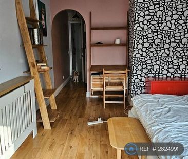 Studio to rent - Photo 1