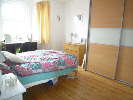 Bedroom House In Winton, BH9 - Photo 2