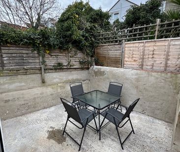 Room in a Shared House, Cairns Crescent, BS2 - Photo 2