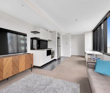 Light-Filled Corner Apartment with City Views & Large Balcony - Photo 3