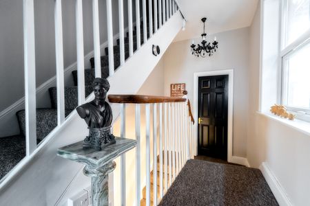 Fully Refurbished Beautiful Edwardian Shared Town House in the popular Bohemian part of Worcester. - Photo 3