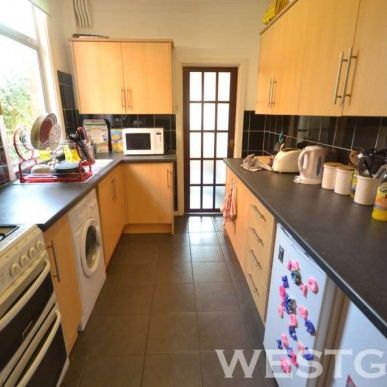 3 Bed - Pitcroft Avenue, Reading - Photo 1