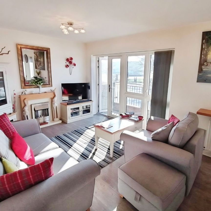 2 bedroom Flat To Let - Photo 1